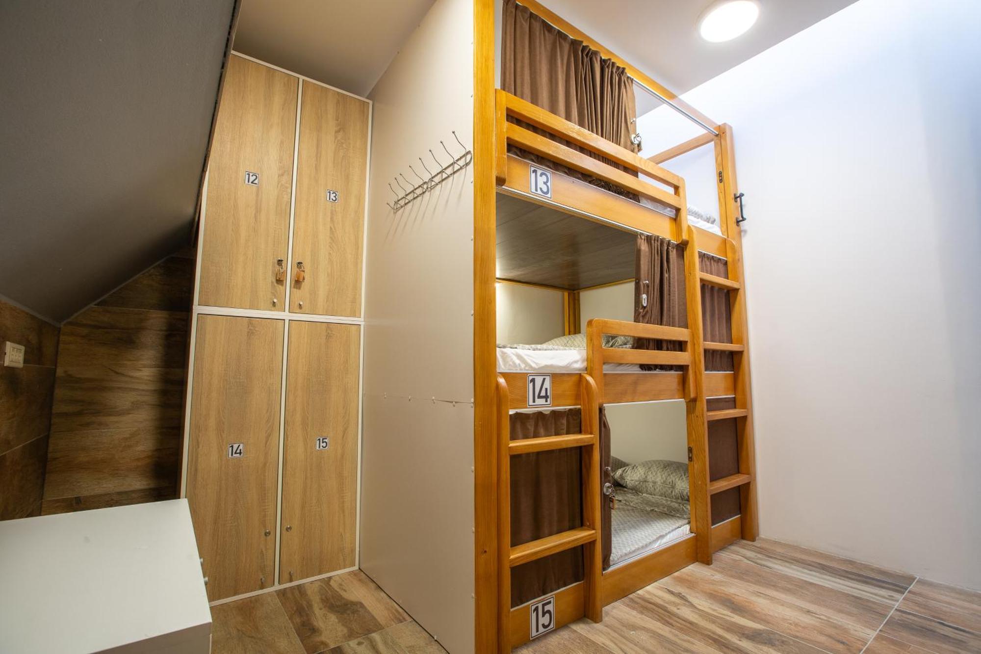 Aisha Hostel Ljubljana Ngoại thất bức ảnh