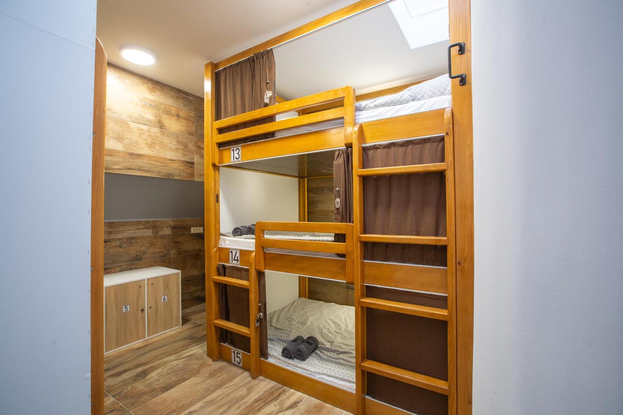 Aisha Hostel Ljubljana Ngoại thất bức ảnh