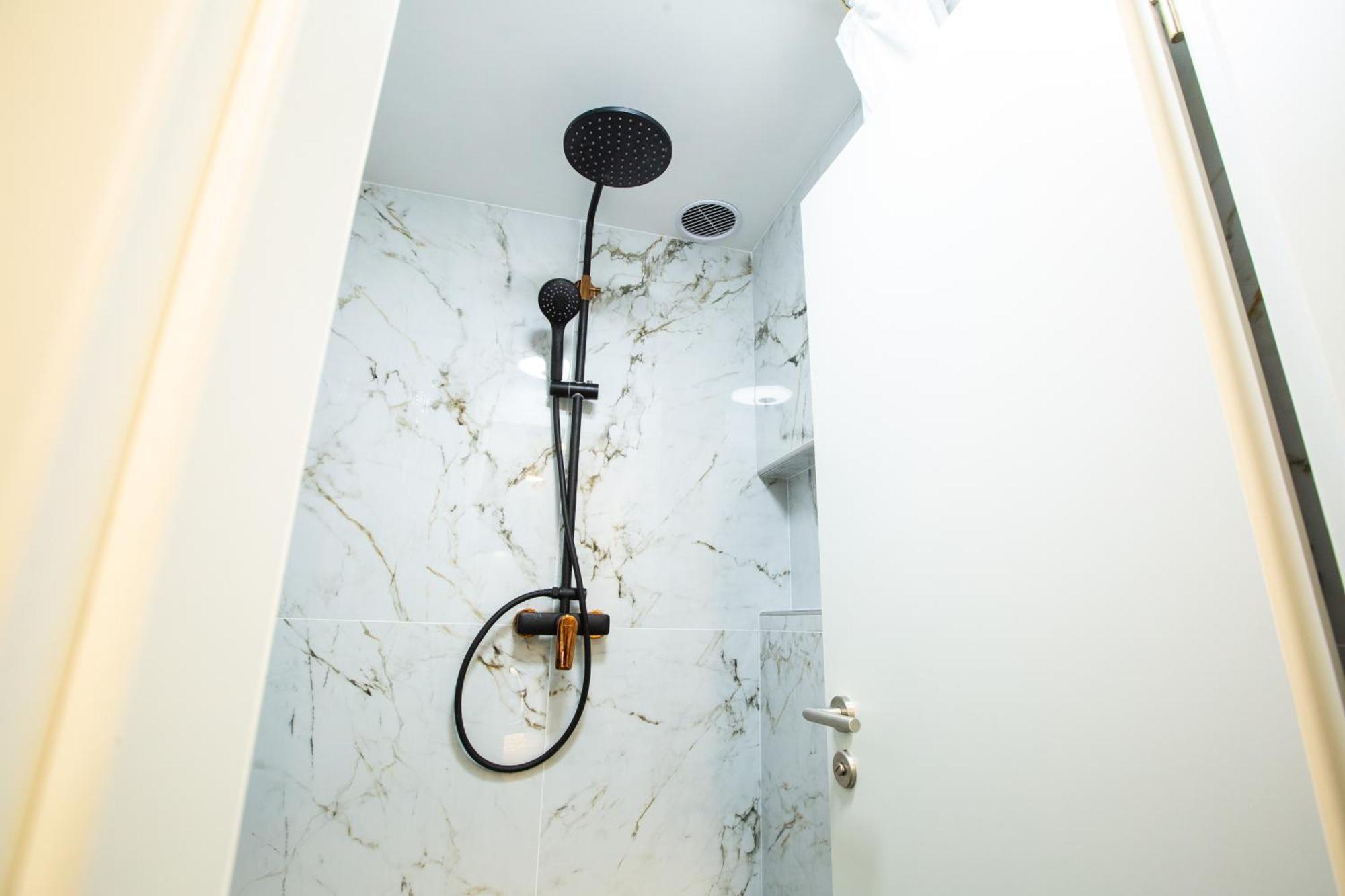 Aisha Hostel Ljubljana Ngoại thất bức ảnh